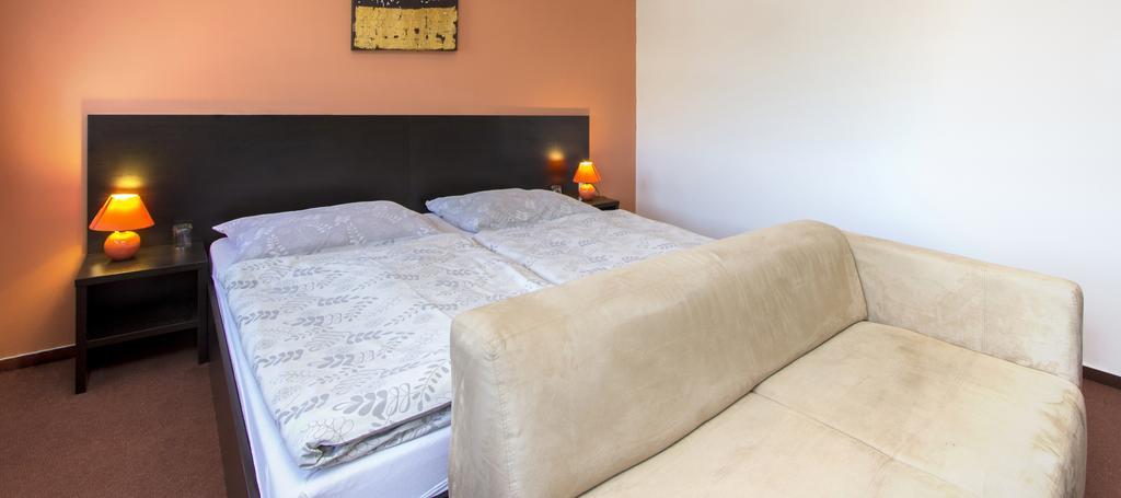 Garni Hotel Fellini Žiar nad Hronom Rom bilde